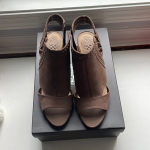 Like New Vince Camuto Emmia peep toe sandals Size 8. Excellent condition.